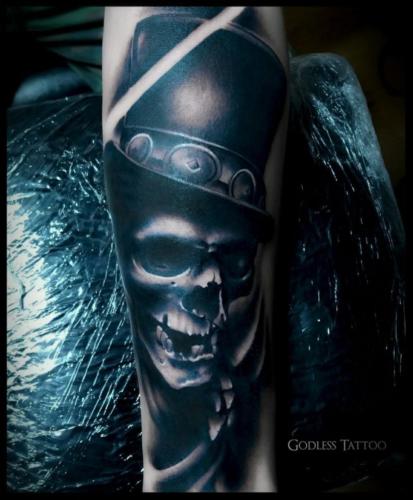 Skull in hat